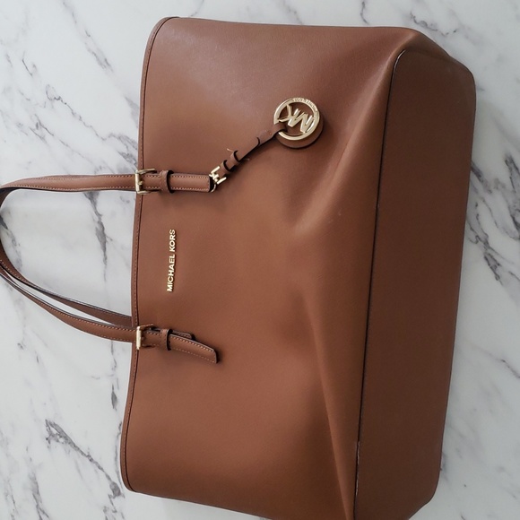 MK Purse 👛 - Picture 2 of 5